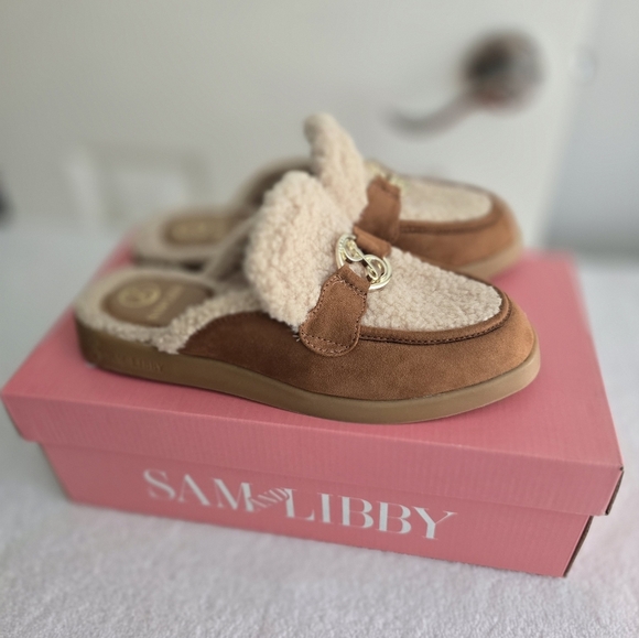 Sam & Libby Tan and Cream Women's Slippers - Picture 2 of 11